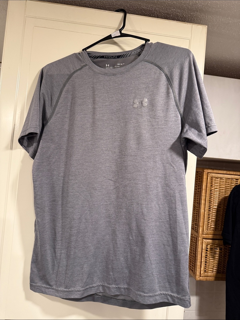 Under Armour Men's Gray HeatGear Short Sleeve Shirt size medium 7:28